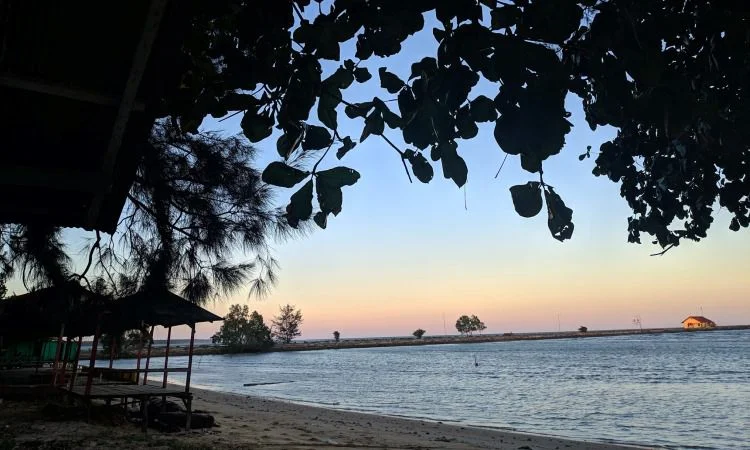 Panorama Pantai Teluk Lombok